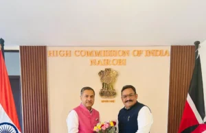 भारत–केन्या मीडिया सहयोग पर संवाद, नैरोबी में डॉ. आदर्श स्वाइका से मिले डॉ. विपिन गौड़ नैरोबी स्थित भारतीय उच्चायोग में डॉ. आदर्श स्वाइका और डॉ. विपिन गौड़ की मुलाकात